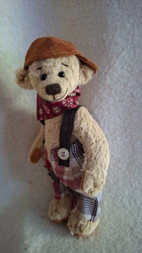 New artist bear - new:,