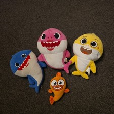 3 X Singing Large Mummy Daddy And Baby Shark and William fish too
