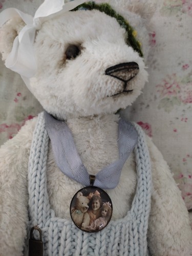Artist bear antique style - bear,