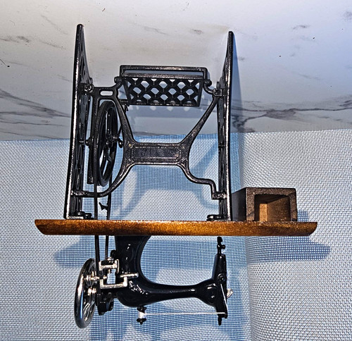 Miniature replica singer - miniature,