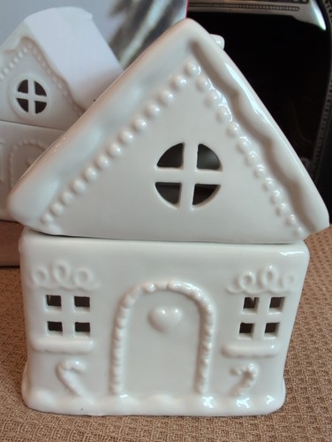 Gingerbread white house oil - house,