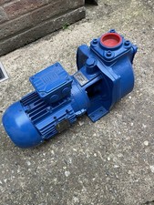 Close coupled selfpriming