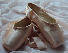 Pointe Shoes Freed of London Classical Ballet Pink Satin with Ballet Ribbon Ties