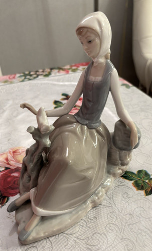 Lladro shepherdess with dove - "shepherdess,