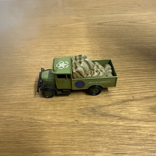 Corgi morris truck - corgi, beach