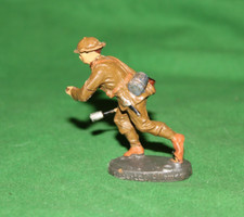 VINTAGE ELASTOLIN WW1 SOLDIERS