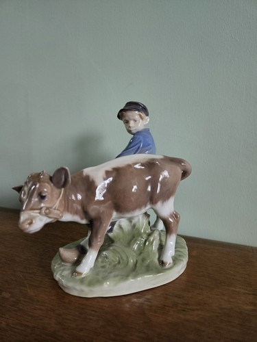 Royal copenhagen figurine - royal,
