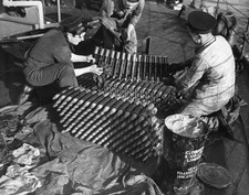 Gun crew aboard HMS Rodney