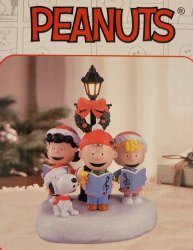 Peanuts lighted holly - 7”,