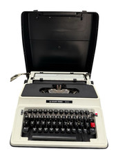 Vintage Silver-Reed 500 Typewriter with Case - Classic Office Equipment in case