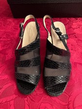 Good quality RP ELLEN ladies navy blue Italian shoes in excellent condition 