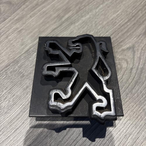 Peugeot 205 front grille badge - peugeot,