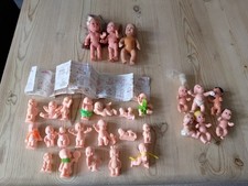 APPROX 30 PREOWNED VINTAGE TINY DOLLS   SIMBA MATTEL ETC