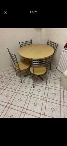 Round kitchen table and - round, 4