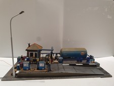 OO Gauge-Fueling depot with lights  24,5cm long, 12cm wide and 14,5cm heigh