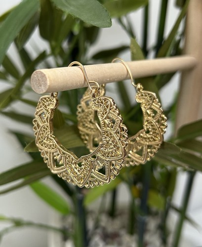 Stunning 18k gold finish - gold,