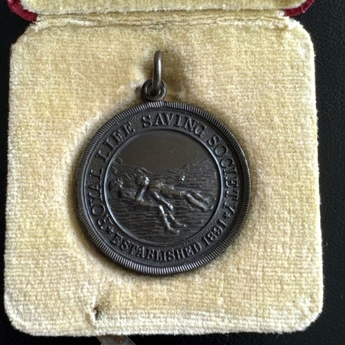 Cased royal life - cased, saving