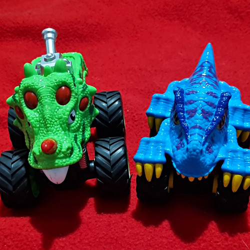 Monster truck dinosaur pull - monster,
