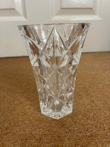 Vintage crystal cut vase - ,