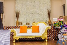 GIANT GOLD WEDDING SOFA / LOVE