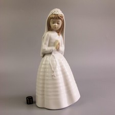 Nao Figurine First Communion. Girl in White Dress Praying. Vintage. Ladro.  9"
