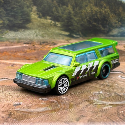 Hot wheels volvo - hot,
