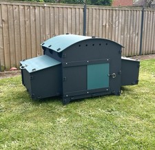 Large plastic chicken coop - large,