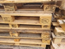 New and slightly Used Pallets,70 or so.Delivery can be arranged. SHEFFORD. £8.