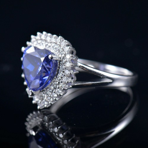 18ct white gold - 18ct, heart