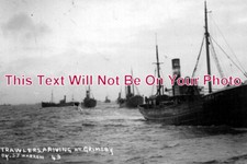LI 466 - Trawlers Arriving At
