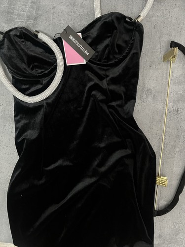 Prettylittlething black velvet - black,