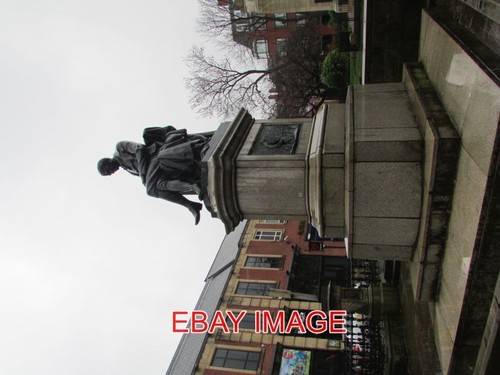 Photo bolton statue samuel - , of