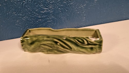 Wade pottery green - , log