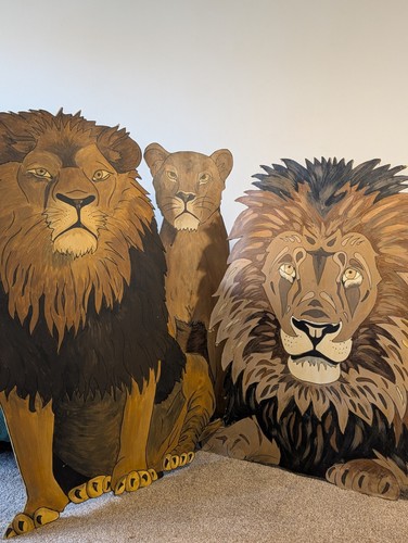 Greatest showman lion stand - lion,