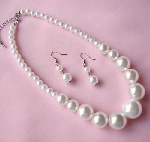 Graduated white faux - faux, pearl