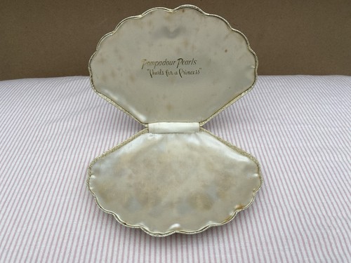 Pompadour pearls shell shape - pompadour,