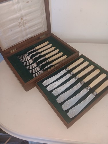 Antique cased piece mappin - piece,