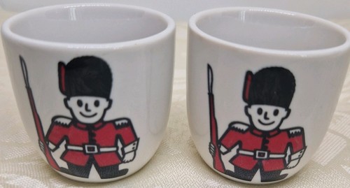 Vintage pair beefeater - pair,