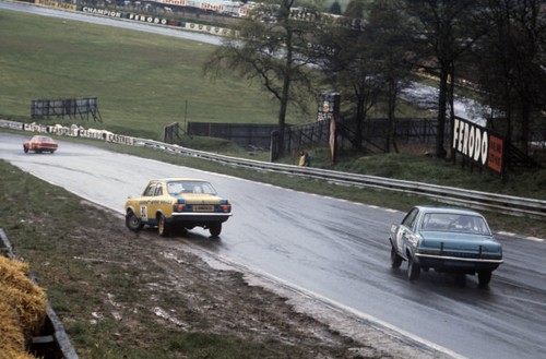 Vauxhall viva swerves to - a,