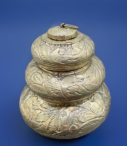 Brass embossed round - round, metal