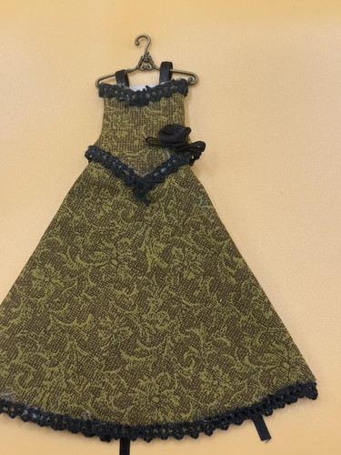 Dolls house scale - dolls,