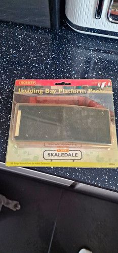 Hornby skaledale loading - loading, bay