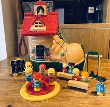 Vintage 1983 Matchbox Play Boot With 10 Figures 