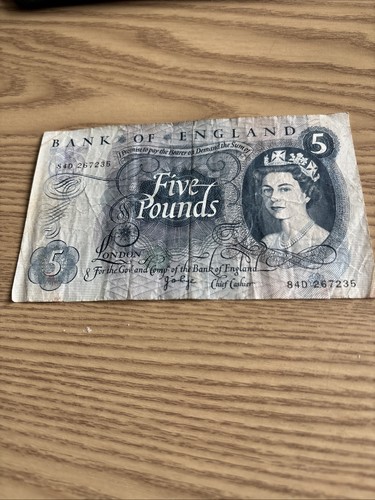 Bank england five pound - of,