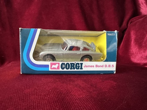 Corgi james bond aston - james,