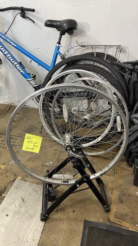 Front bicycle wheel 559 - front,