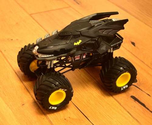 Hot wheels monster jam batman - hot,