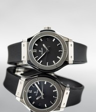 Hublot Classic Fusion Quartz 33MM Black Dial 581.NX.1171.RX Box and Papers