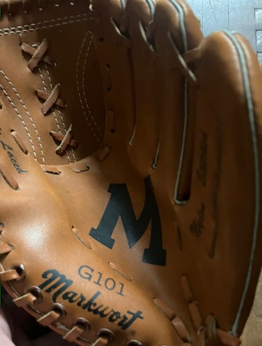 Markwort baseball glove