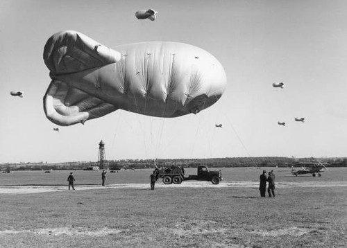 Barrage balloons cardington - barrage, in